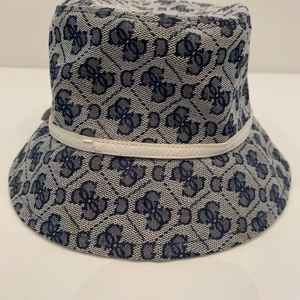 EUC Guess Navy‎ and White Bucket Hat